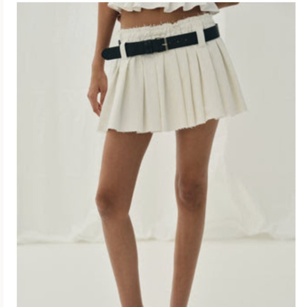 Source Unknown White Raw Cut Pleated Skirt - image 1